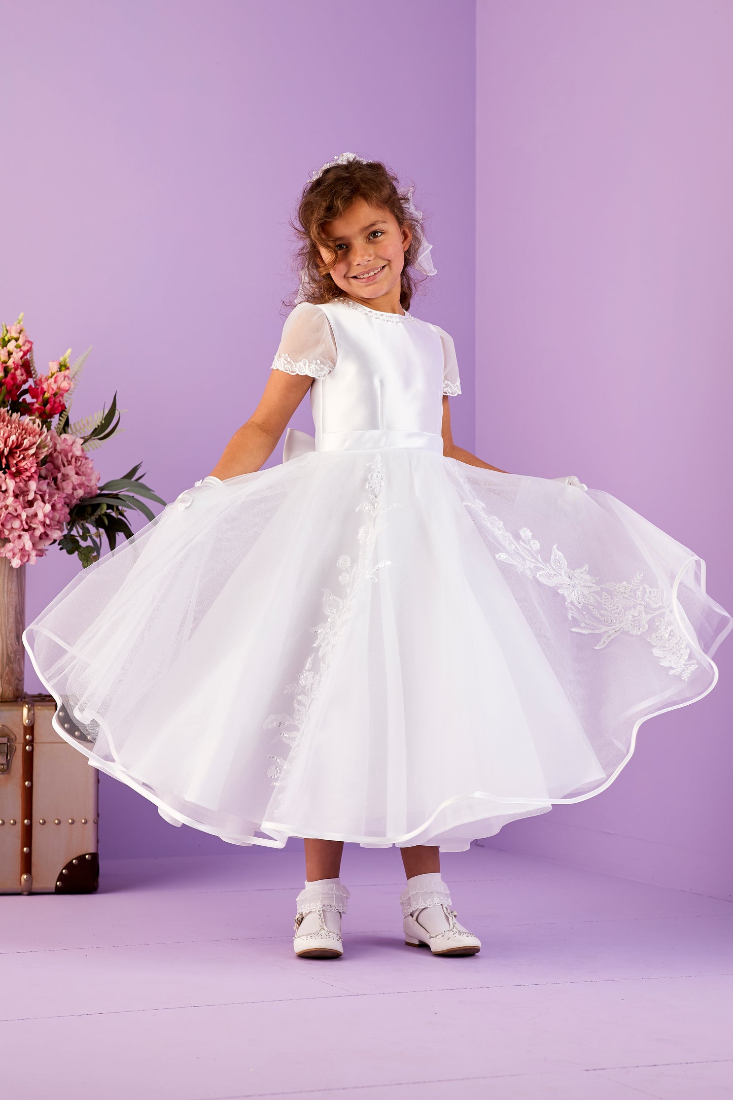 2025 Liberty White Short Sleeve Holy Communion Dress with Embroidered Lace Motifs on Skirt